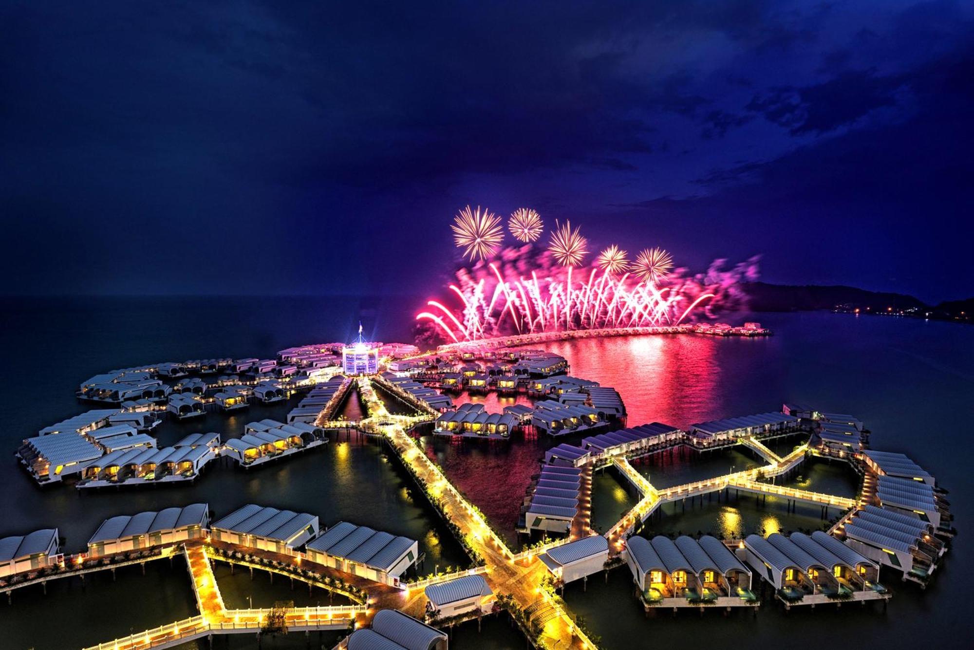 Lexis Hibiscus Port Dickson Hotel Exterior photo Fireworks at the Marina